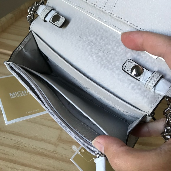 Michael Kors Purse🎈🎈 - Picture 8 of 11